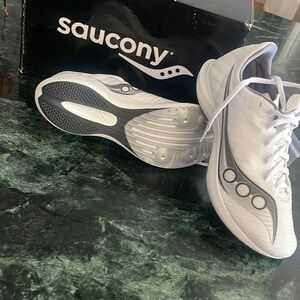 Saucony velocity MP field and track men’s